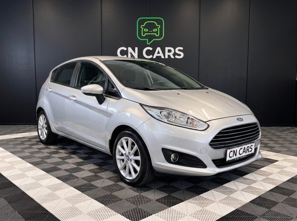 Solgt sølv Ford Fiesta i CN CARS showroom