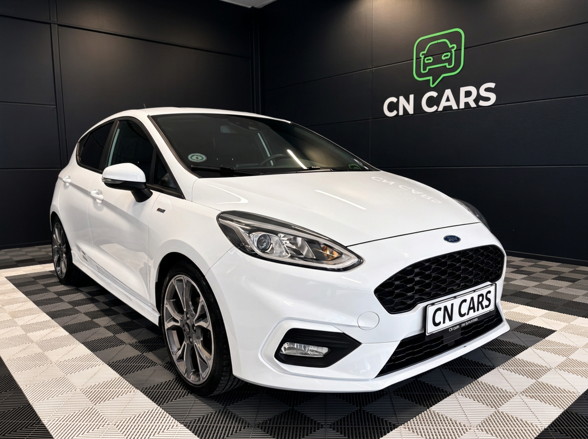 Solgt hvid Ford Fiesta i CN CARS showroom