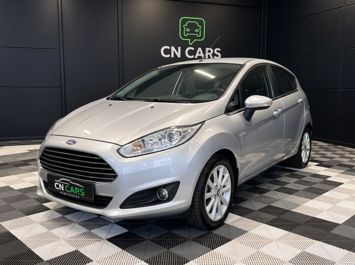 Solgt sølv Ford Fiesta i CN CARS showroom