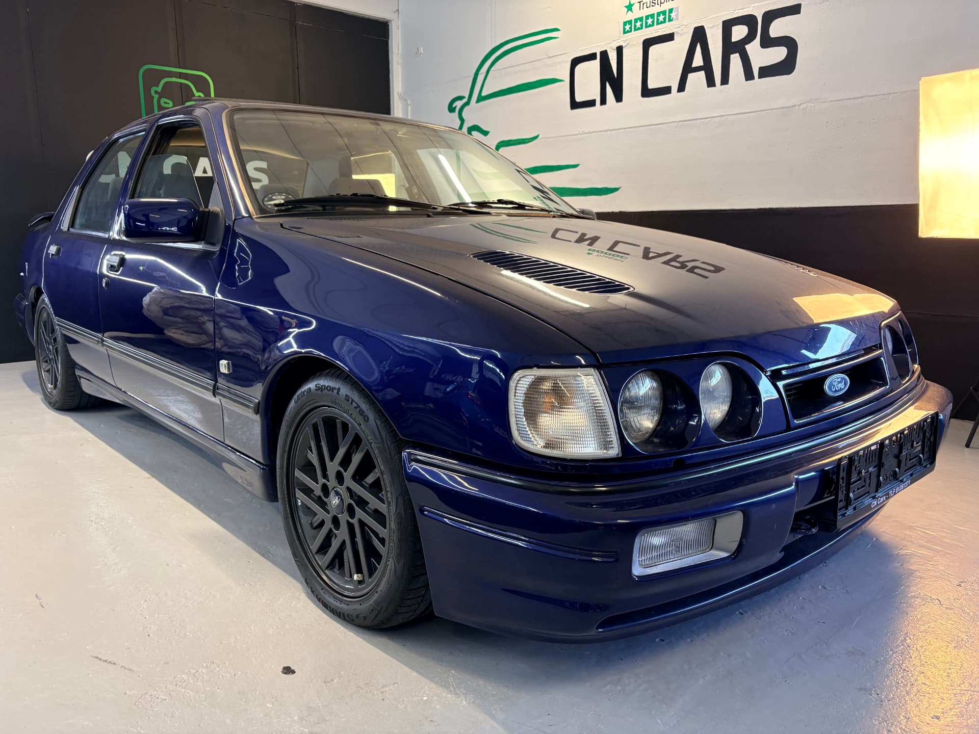 Ford Sierra i CN CARS' showroom i Skanderborg